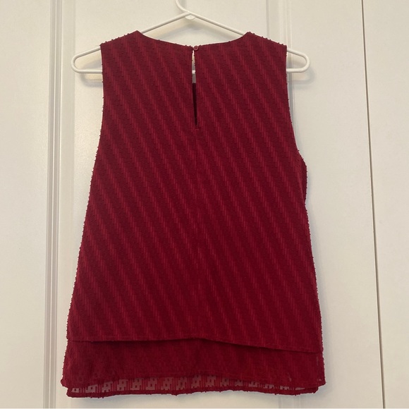 Banana Republic maroon sleeveless tank top patterned texture ladies small - Picture 2 of 3
